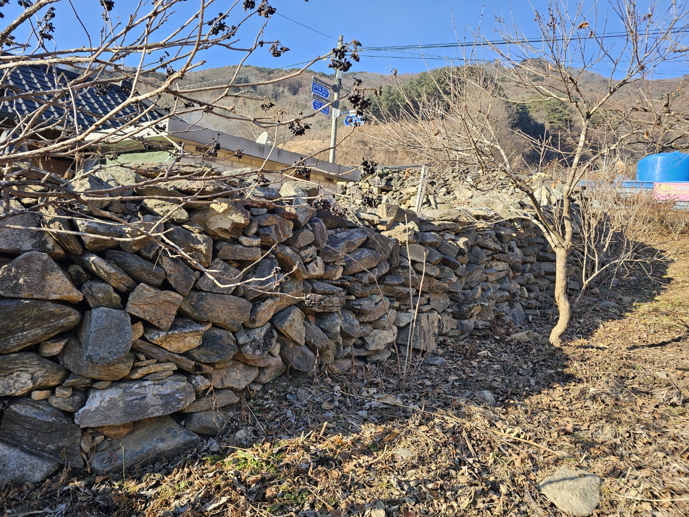 구석구석 복구한 돌담